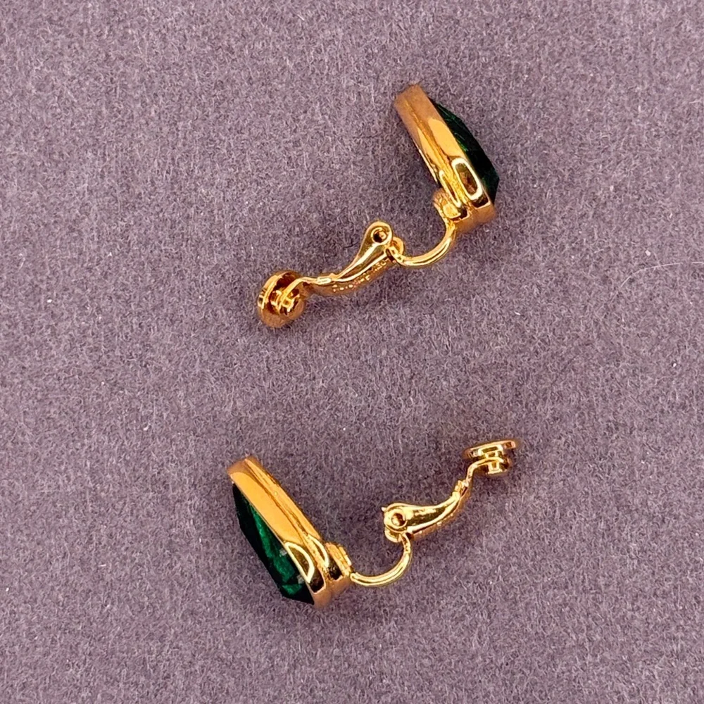 Vintage Givenchy Emerald Green Teardrop Clip-On Earrings Gold Tone Signed - Picture 4 of 7